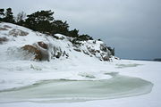 img_3897_icy_cliffs_on_kaarmeluodot_medium.jpg
