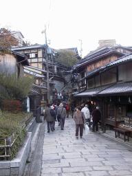 aut12113-kyomizudera-street.jpg