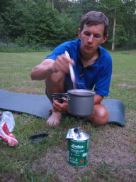 Arto keittää gizelisiä